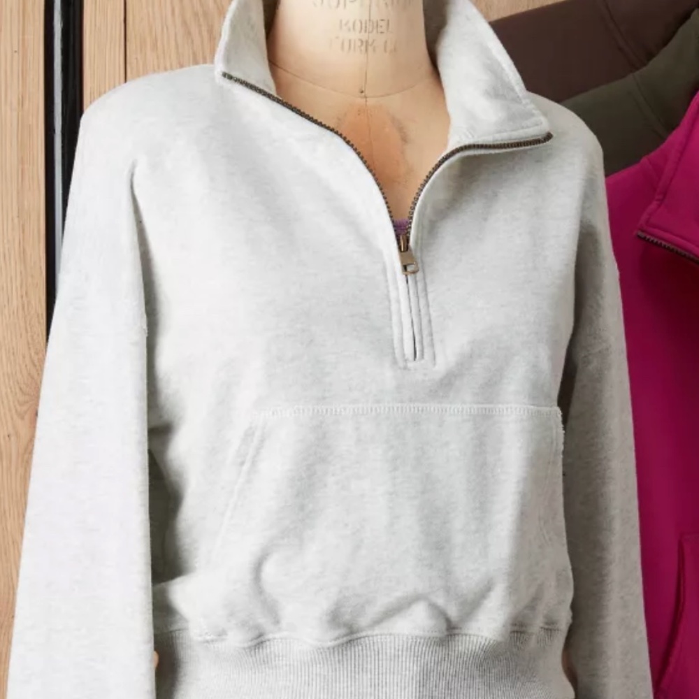 NEVER WORN-NO TAGS American Eagle Cropped Quarter-Zip Sweatshirt in Size Small